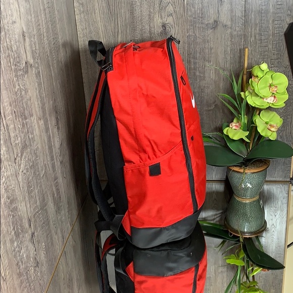 ❤️ Nike Brasilia 30L Backpack red/black/white - Picture 4 of 8